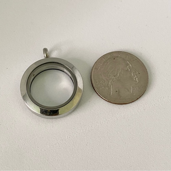 Origami Owl Living Locket - Picture 4 of 5